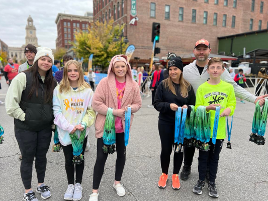 handing out medals at the imt des moines marathon